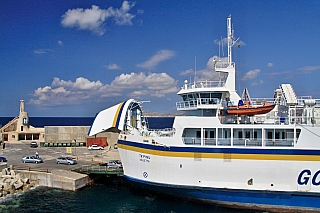 Na ostrov Gozo se dostanete trajektem (Malta)