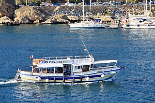Na moři mezi Maltou, Gozem a Cominem vládne čilý dopravní ruch (Malta)