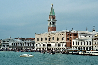 Zvonice baziliky svatého Marka  a Dóžecí palác (Benátky - Itálie)