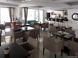 Frixos Suites Hotel v Larnace (Kypr)