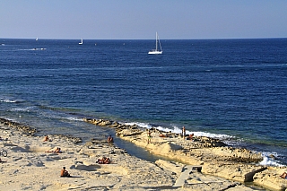 Sliema, to jsou skalnaté pláže (Malta)