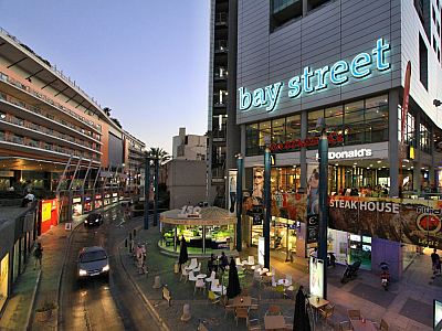 Nákupní centrum Bay Street v Paceville (Malta)