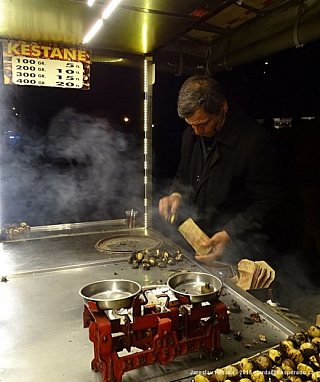 Večerní ulice Istanbulu (Turecko)