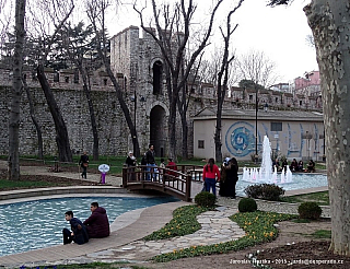 Park pod Topkapi v Istanbulu (Turecko)