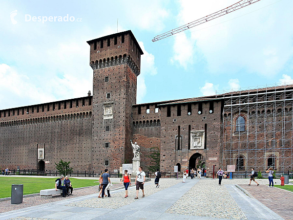Hrad rodiny Sforzů (Castello Sforzesco) v Milánu (Lombardie - Itálie)