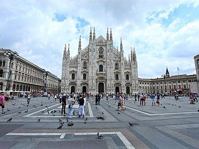 Katedrála Dóm v Milánu na Piazza del Duomo (Lombardie - Itálie)