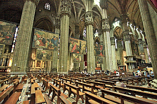 Katedrála Dóm v Milánu na Piazza del Duomo (Lombardie - Itálie)
