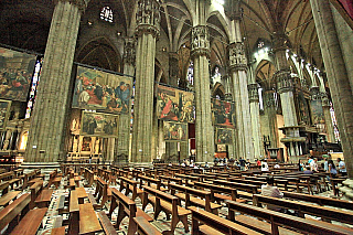 Katedrála Dóm v Milánu na Piazza del Duomo (Lombardie - Itálie)