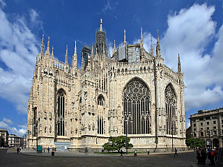 Katedrála Dóm v Milánu na Piazza del Duomo (Lombardie - Itálie)