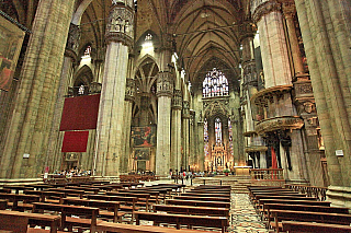 Katedrála Dóm v Milánu na Piazza del Duomo (Lombardie - Itálie)