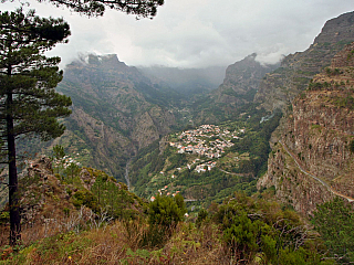 Curral das Freiras vesnička ukrytá v horách Madeiry
