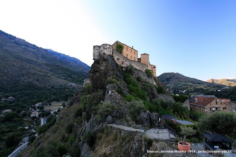 Hrad v Corte na Korsice (Francie)