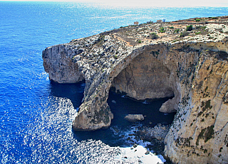 Mořské jeskyně Blue Grotto a jejich barevné divadlo