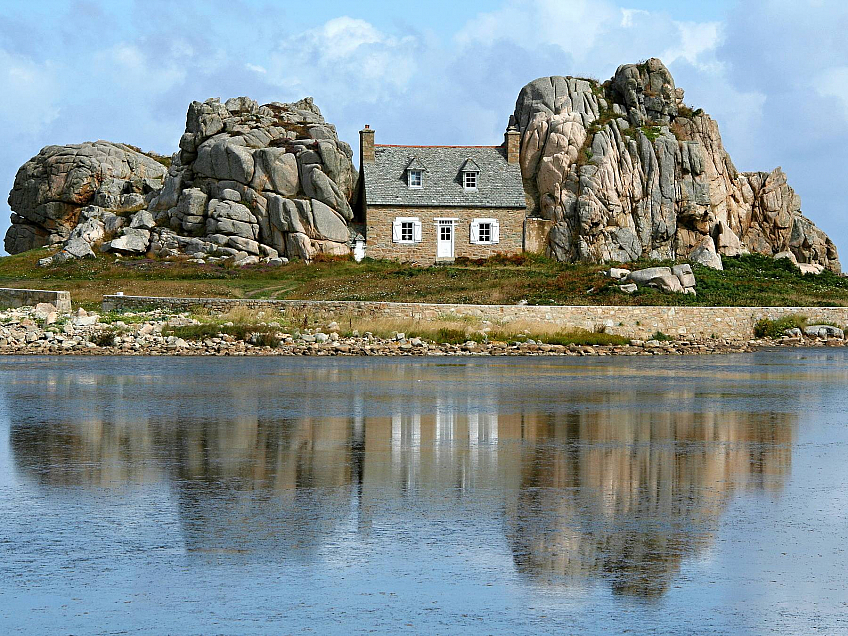 Domeček Le Gouffre na Pobřeží růžové žuly (Cote de Granit Rose - Bretaň - Francie)