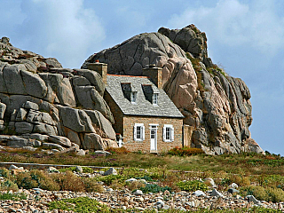 Domeček Le Gouffre na Pobřeží růžové žuly (Cote de Granit Rose - Bretaň - Francie)