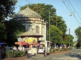 Čtvrt Sultanahmet s ostatními částmi Istanbulu spojuje moderní tramvaj (Turecko)