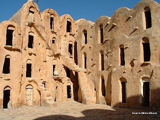 Pouštní obydlí (Tunisko)