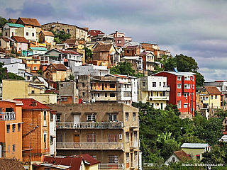 Antananarivo: Fialové a kvetoucí město ve středu ostrova
