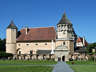 Renesanční zámek Rosenburg (Dolní Rakousy - Rakousko)