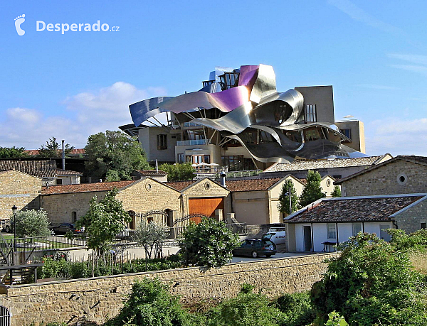 Bodegas Marquéz de Riscal najdete v Elciegu (Baskicko - Španělsko)