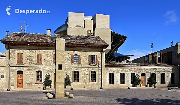 Bodegas Marquéz de Riscal najdete v Elciegu (Baskicko - Španělsko)