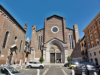Basilica di Santa Anastasia ve Veroně (Itálie)