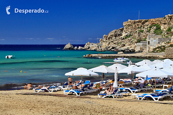 Nejkrásnější písečná pláž je Golden Bay (Malta)
