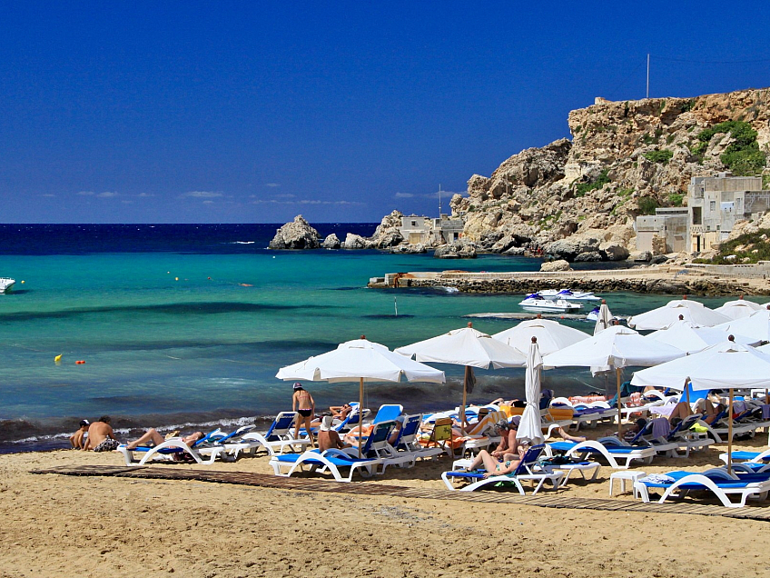 Nejkrásnější písečná pláž je Golden Bay (Malta)