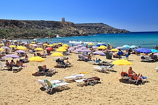 Nejkrásnější písečná pláž je Golden Bay (Malta)