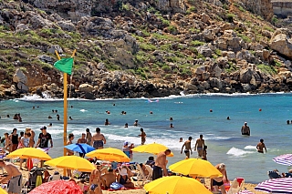 Nejkrásnější písečná pláž je Golden Bay (Malta)