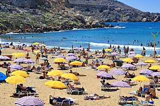 Nejkrásnější písečná pláž je Golden Bay (Malta)