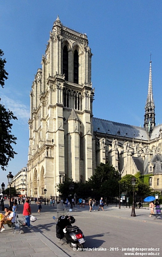 Katedrála Notre Dame v Paříži (Francie)