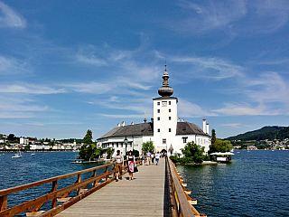 Vodní zámek Ort na břehu Traunsee