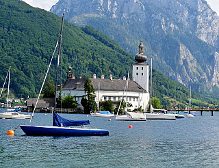 Vodní zámek Ort na břehu Traunsee (Salzkammergut - Rakousko)
