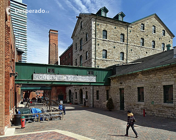 Historická čtvrť The Distillery District v Torontu (Kanada)