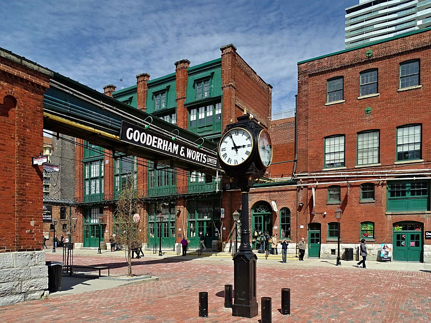 Historická čtvrť The Distillery District v Torontu (Kanada)