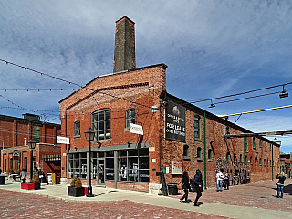 Historická čtvrť The Distillery District v Torontu (Kanada)