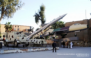 Protivzdušná obrana ve vojenském muzeu v Káhiře (Egypt)