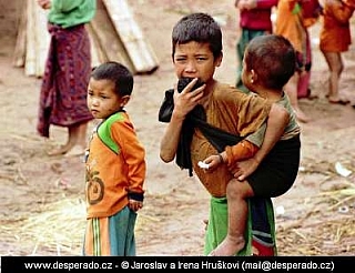 Děti kmene Akha (Laos)