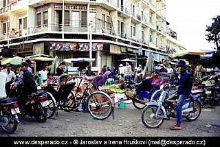 Ulice v Phnompenh (Kambodža)