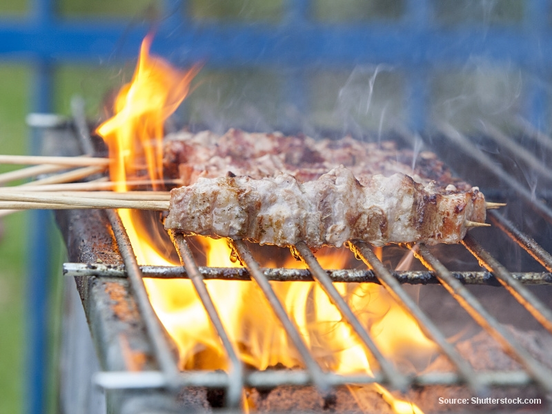 Tradiční řecké jídlo Souvlaki (Řecko)