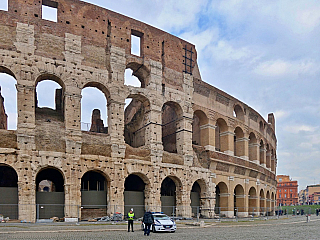 Monumentální římský amfiteátr Koloseum