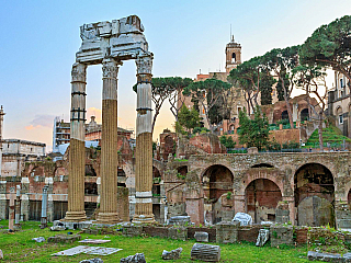 Forum Romanum v Římě (Itálie)