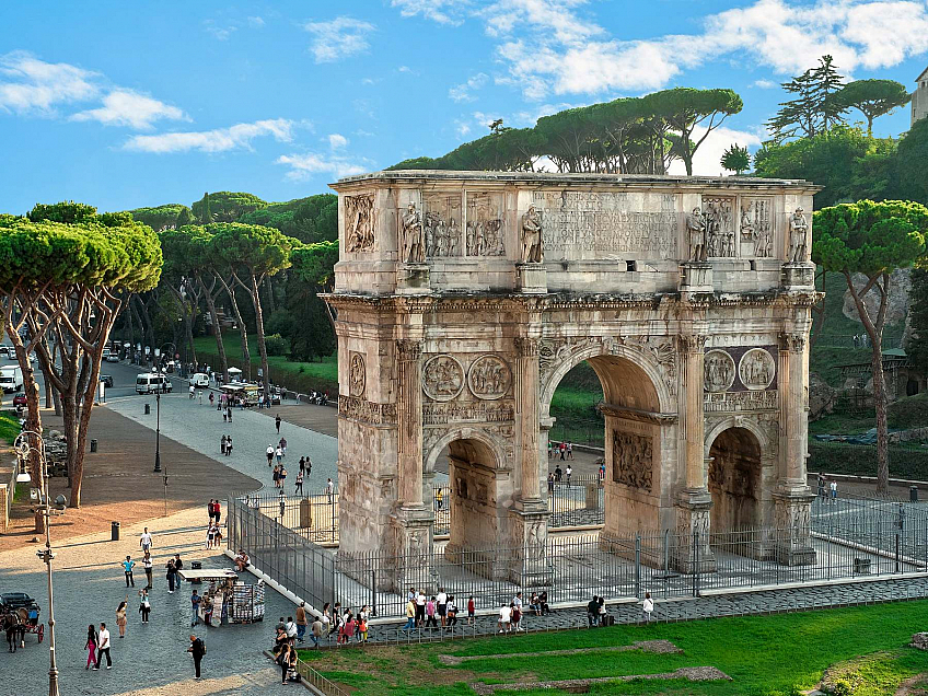 Konstantinův oblouk v Římě (Itálie)