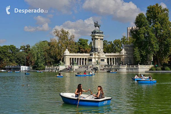 El Retiro Park v Madridu (Španělsko)
