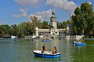 El Retiro Park v Madridu (Španělsko)