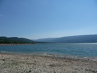 Pláž u Shaori (Gruzie)