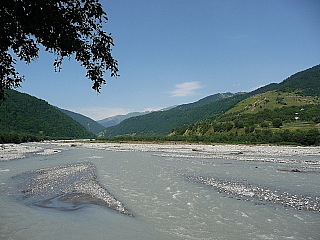Přírodní koupaliště pod vesnicí Chiora (Gruzie)