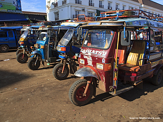 Laos - Ubytování a doprava