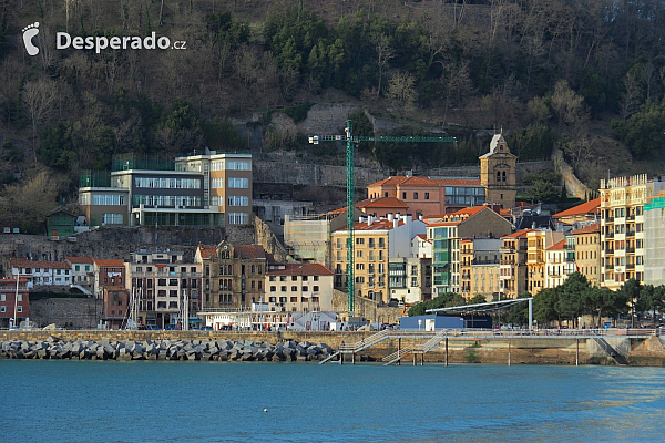 Záliv La Concha v San Sebastian (Španělsko)